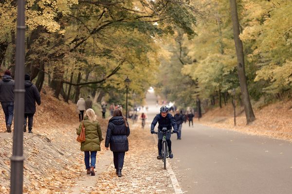 Aktywnie i bezpiecznie: Jak odpowiednio przygotować się do sezonu rowerowego